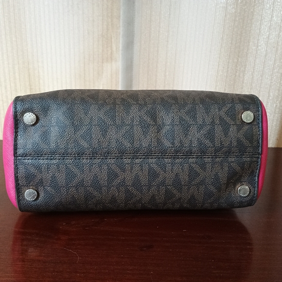 MICHAEL Michael Kors Pink and Black Shoulder Bag - Picture 3 of 7